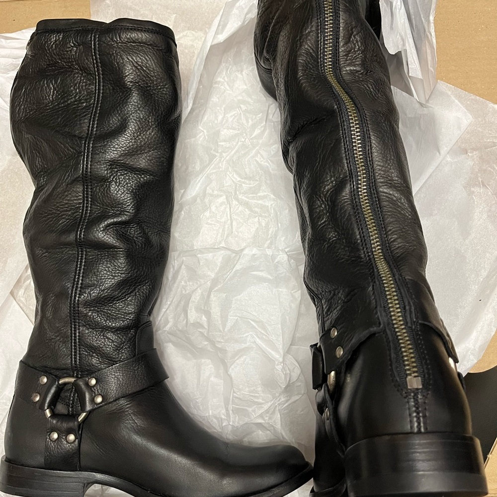 New never worn Black Leather Frye Boots 7.5 Women